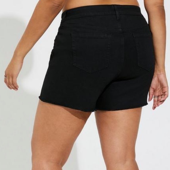 Torrid 5 Inch Vintage Stretch Mid Rise Short - Picture 4 of 6